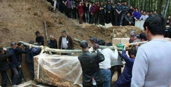 2025热门游戏攻略:《侠客风云传前传》成都城深度解析——无名骸骨支线任务全攻略 2025热门游戏攻略:《侠客风云传前传》成都城深度解析——无名骸骨支线任务全攻略